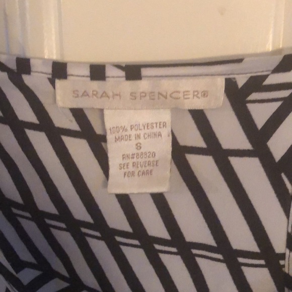 Sarah Spencer Size Small tank top black and white geometric 100% polyester - Picture 4 of 6